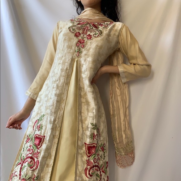 💚 Pakistani 3 pc. Suit/ Outfit - Picture 2 of 10